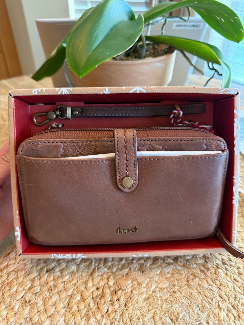 The Sak Brown smart phone Crossbody Wallet with Detachable Strap. - Picture 3 of 7